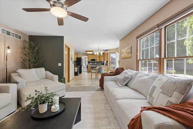 5138 Fillmore Court, Davenport, IA 52806