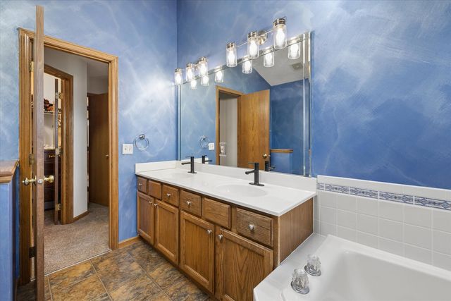 5138 Fillmore Court, Davenport, IA 52806