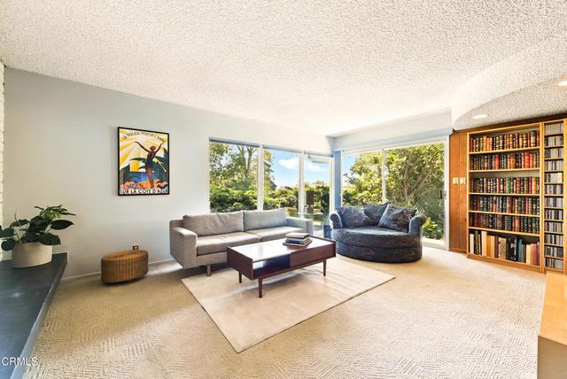 633 Camino Roberto, Thousand Oaks, CA 91360