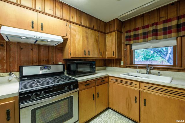 609 E WILLCOX Avenue, Peoria, IL 61603