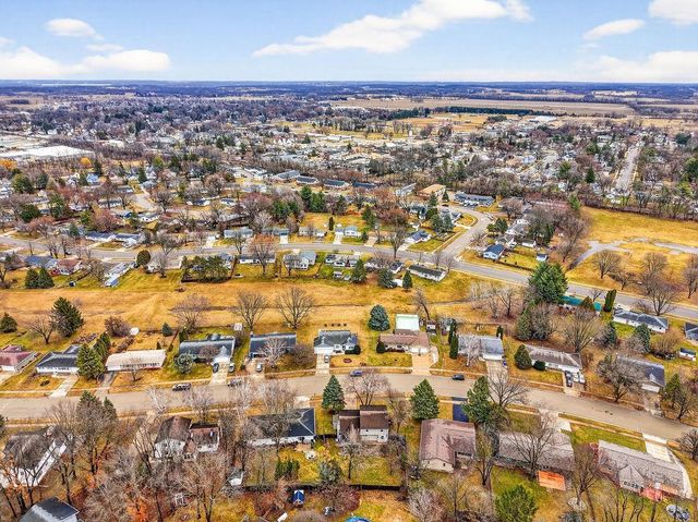 218 Cedar Drive, Oregon, WI 53575