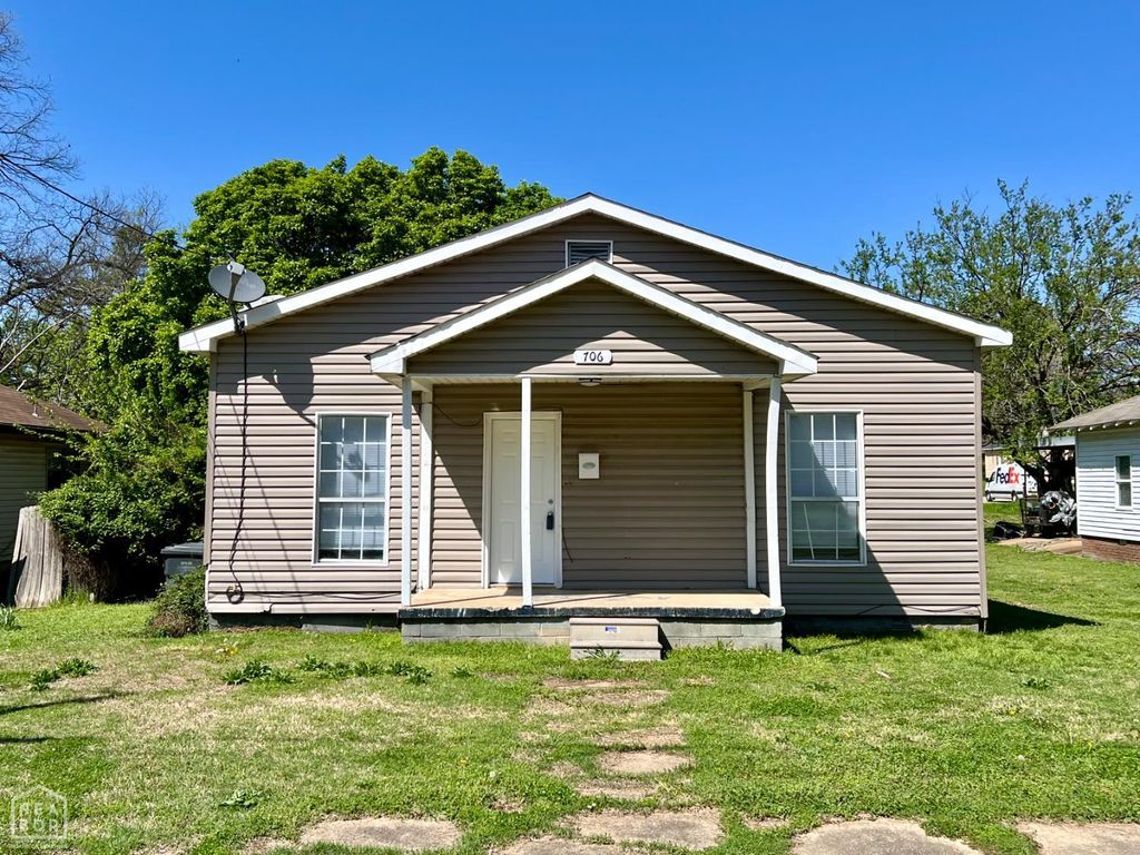 706 Warner Avenue, Jonesboro, AR 72401