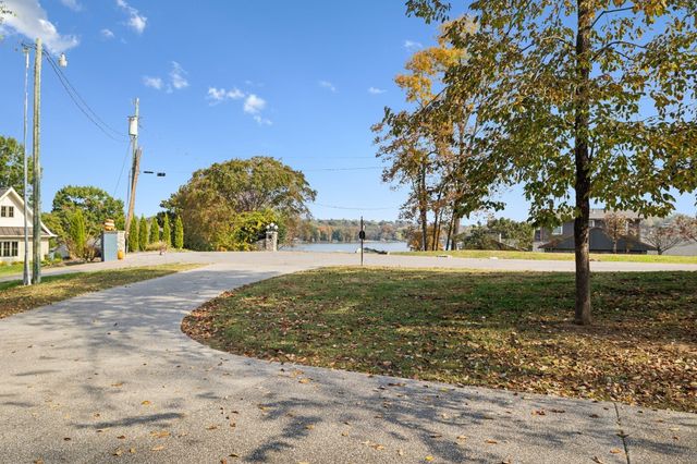 301 Anchor Ln, Old Hickory, TN 37138