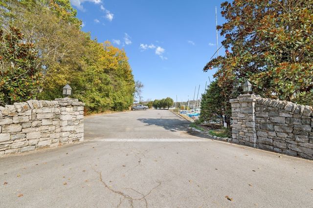 301 Anchor Ln, Old Hickory, TN 37138