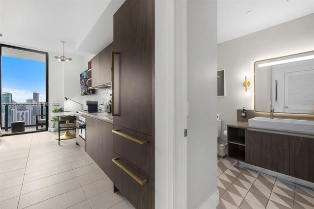 159 NE 6th St 4910, Miami, FL 33132