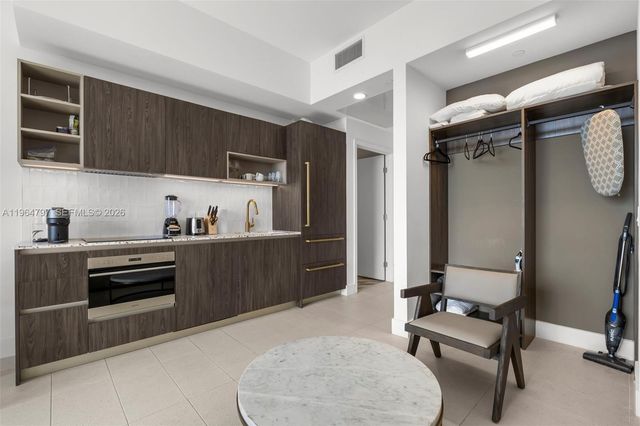 159 NE 6th St 4910, Miami, FL 33132