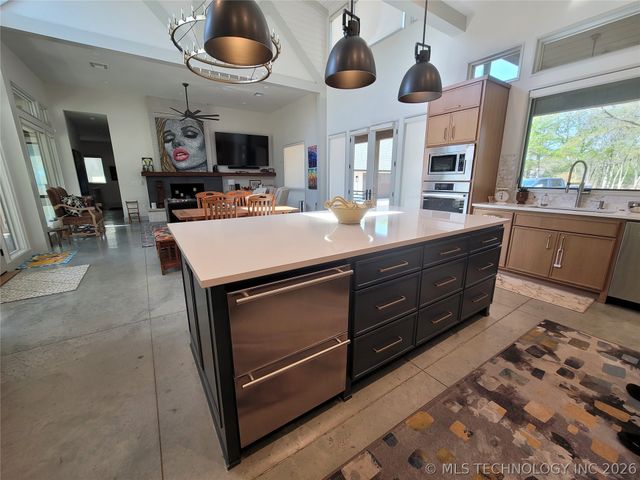 132 Meadowview, Eufaula, OK 74432