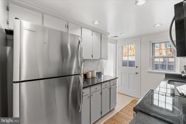 3013 S BUCHANAN ST, Arlington, VA 22206