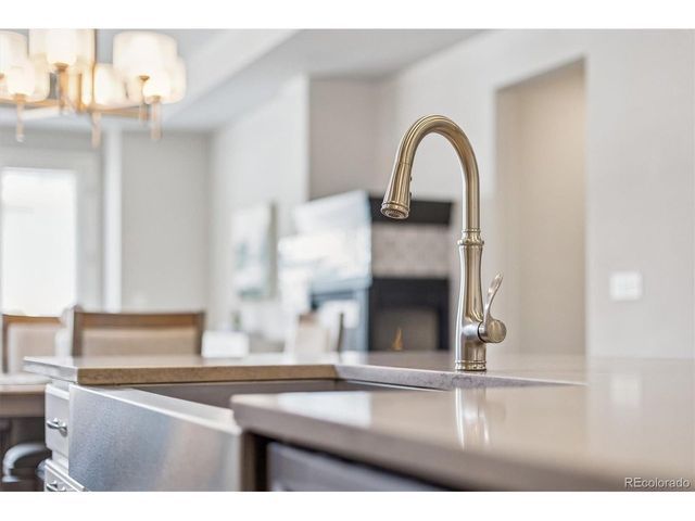 2136 S Saulsbury Ct, Lakewood, CO 80227