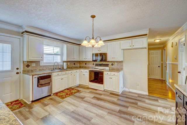 1014 Ranbar Street, Cherryville, NC 28021