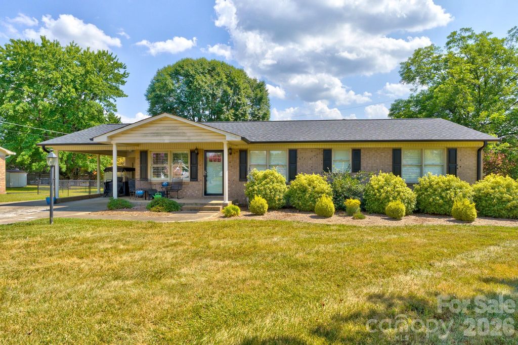 1014 Ranbar Street, Cherryville, NC 28021
