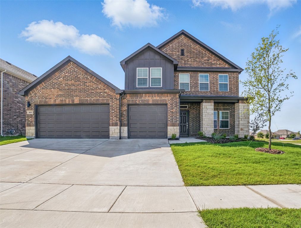809 Vineyard Way, Forney, TX 75126