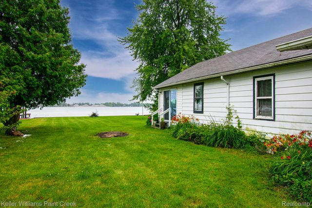 6533 RIVER Road, Marine City, MI 48039