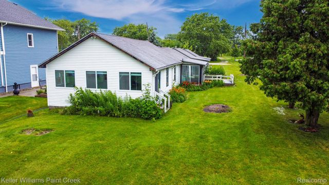 6533 RIVER Road, Marine City, MI 48039