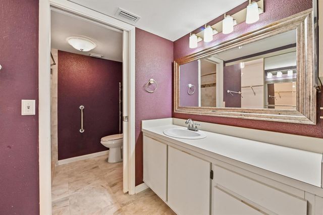 1701 Sabal Ridge Circle B, Palm Beach Gardens, FL 33418