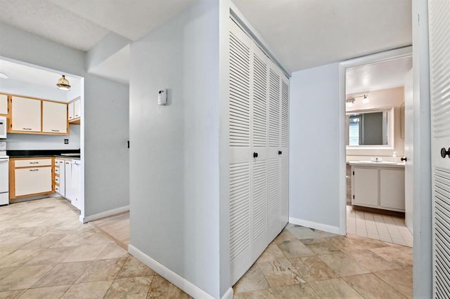 1701 Sabal Ridge Circle B, Palm Beach Gardens, FL 33418