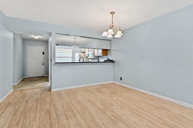 1701 Sabal Ridge Circle B, Palm Beach Gardens, FL 33418