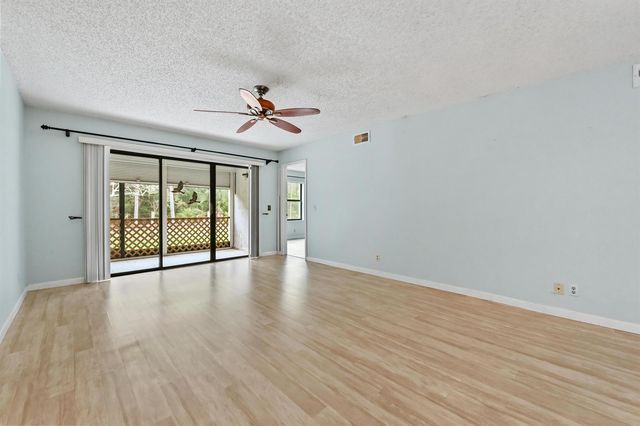 1701 Sabal Ridge Circle B, Palm Beach Gardens, FL 33418