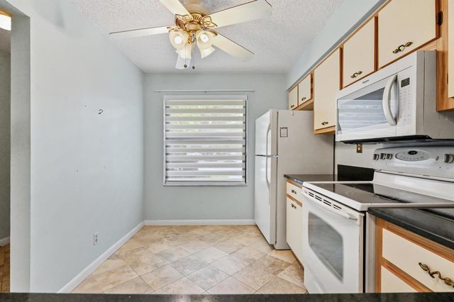 1701 Sabal Ridge Circle B, Palm Beach Gardens, FL 33418