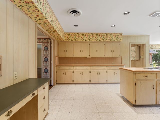 2310 Oak Drive, Bay City, TX 77414