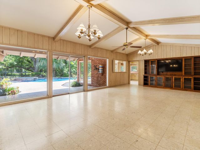 2310 Oak Drive, Bay City, TX 77414