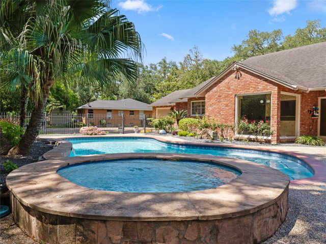2310 Oak Drive, Bay City, TX 77414