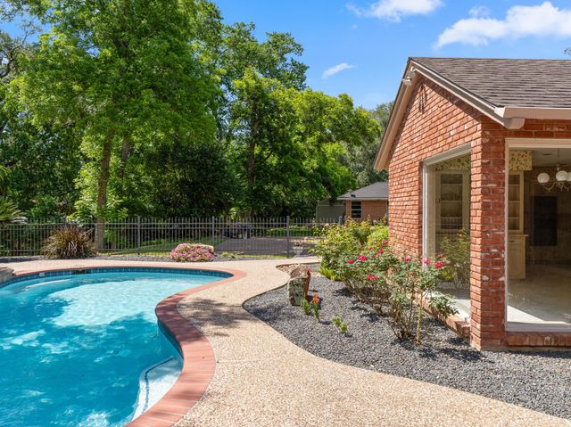 2310 Oak Drive, Bay City, TX 77414
