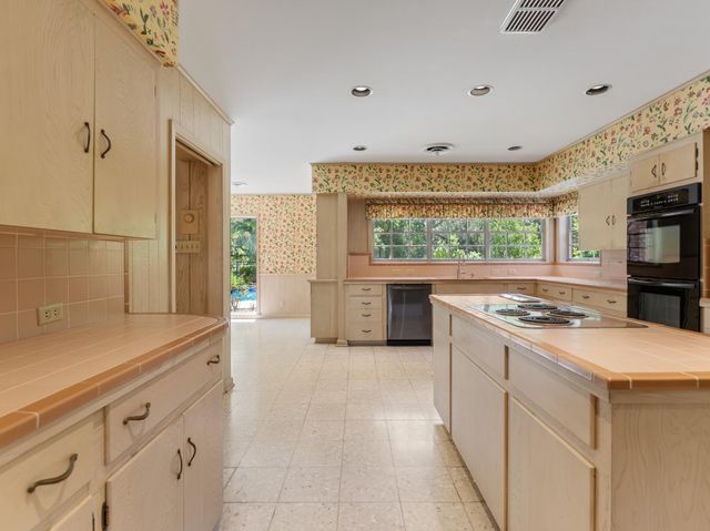2310 Oak Drive, Bay City, TX 77414