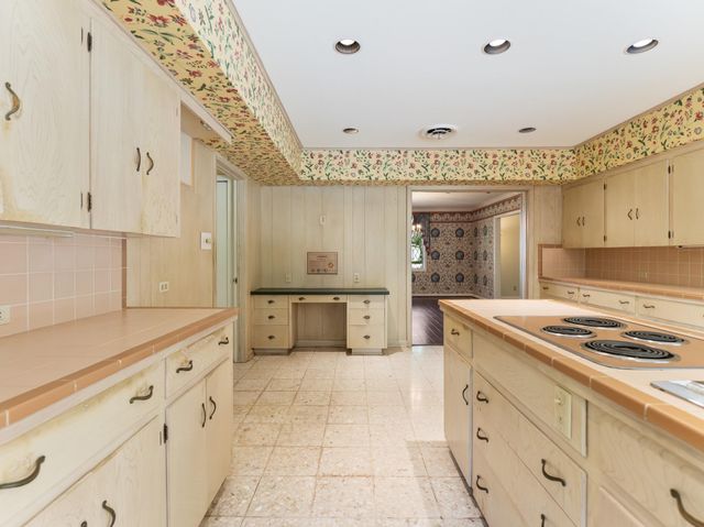 2310 Oak Drive, Bay City, TX 77414