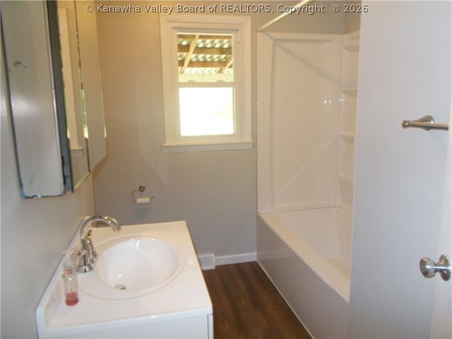 228 Crooked Creek Road, Scott Depot, WV 25560