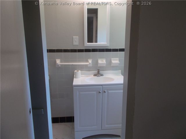 228 Crooked Creek Road, Scott Depot, WV 25560