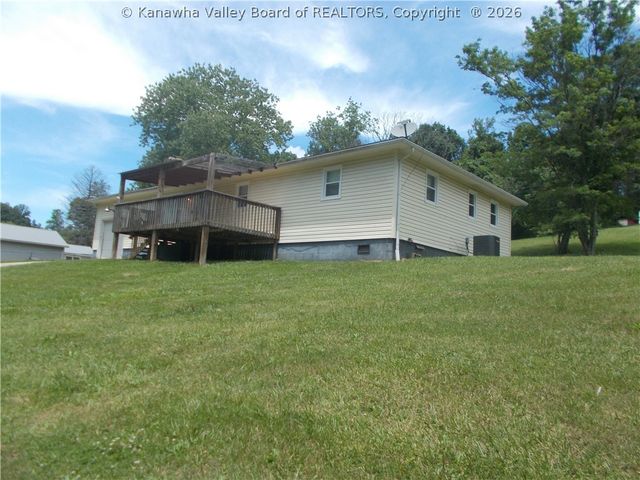 228 Crooked Creek Road, Scott Depot, WV 25560