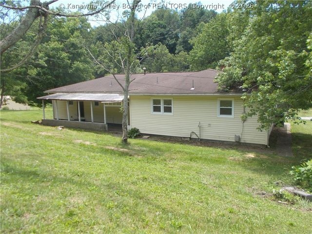228 Crooked Creek Road, Scott Depot, WV 25560