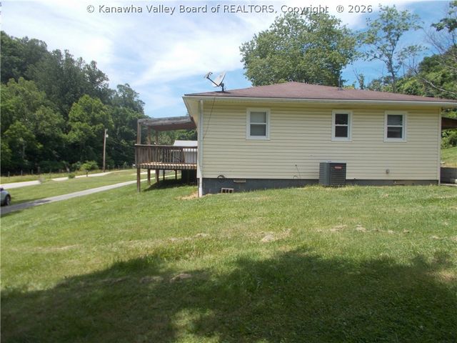 228 Crooked Creek Road, Scott Depot, WV 25560