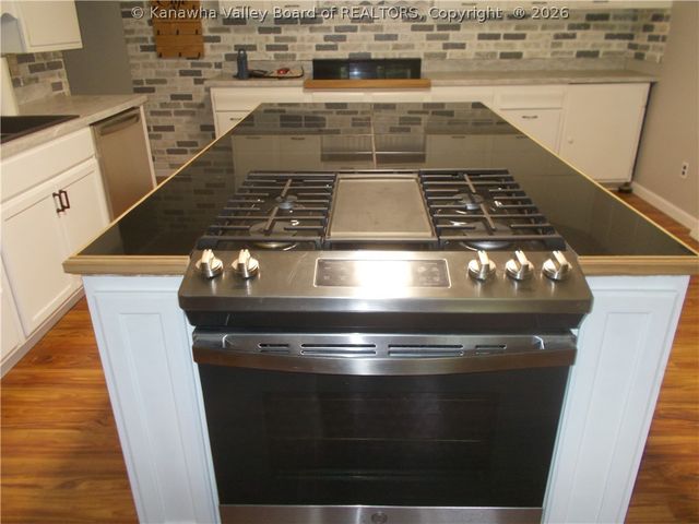 228 Crooked Creek Road, Scott Depot, WV 25560