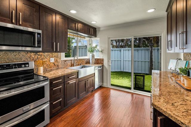 8151 Caminito Sonoma, La Jolla, CA 92037