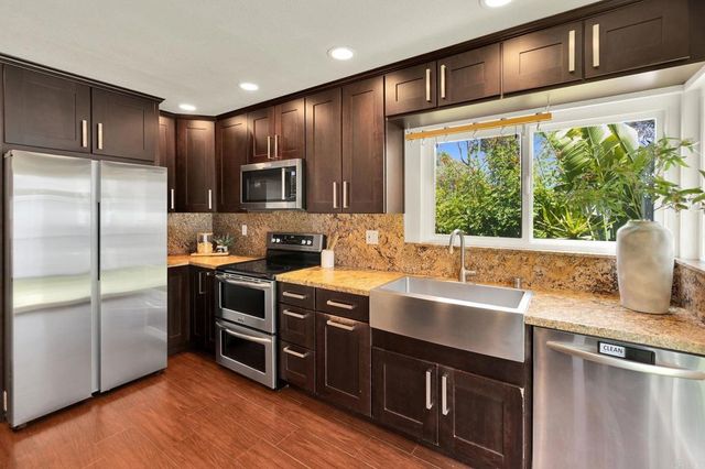 8151 Caminito Sonoma, La Jolla, CA 92037
