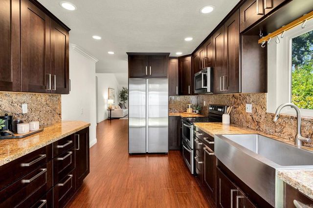 8151 Caminito Sonoma, La Jolla, CA 92037