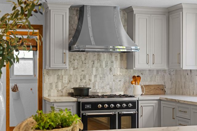 9125 Shady Hollow Way, Fair Oaks, CA 95628