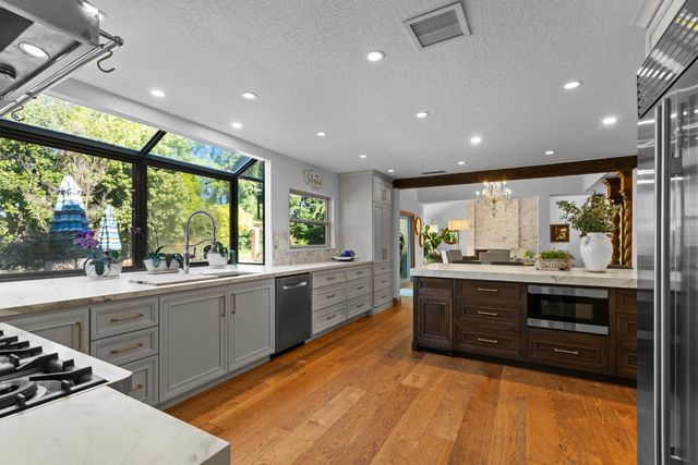 9125 Shady Hollow Way, Fair Oaks, CA 95628