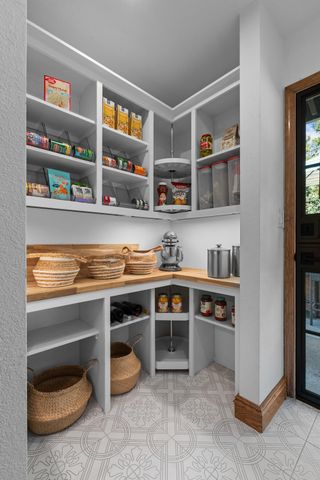 9125 Shady Hollow Way, Fair Oaks, CA 95628