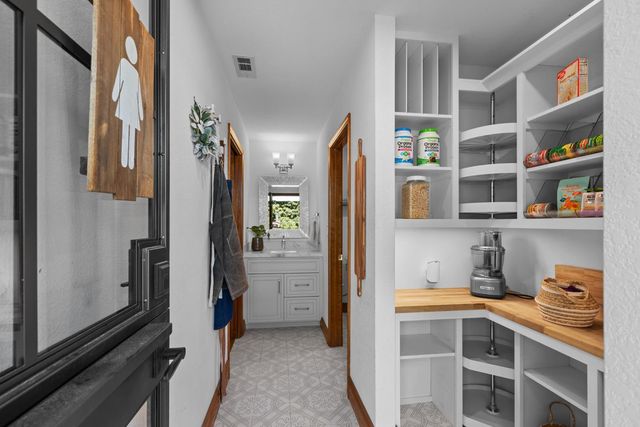 9125 Shady Hollow Way, Fair Oaks, CA 95628