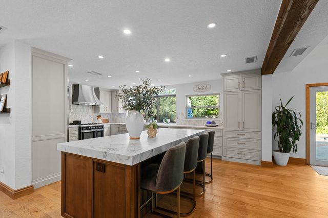 9125 Shady Hollow Way, Fair Oaks, CA 95628