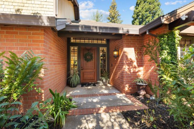 9125 Shady Hollow Way, Fair Oaks, CA 95628