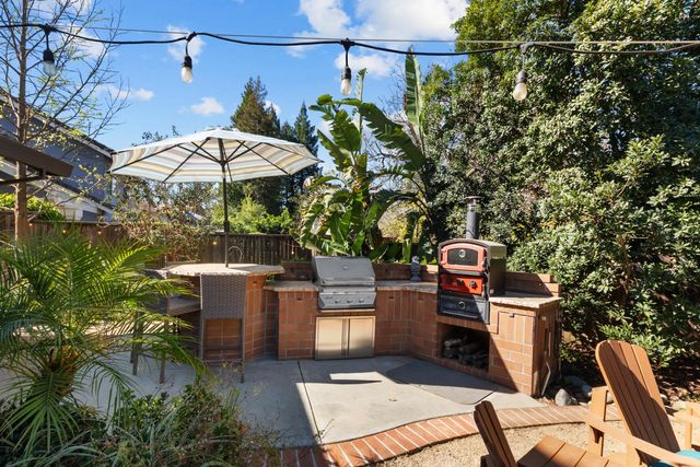 9125 Shady Hollow Way, Fair Oaks, CA 95628