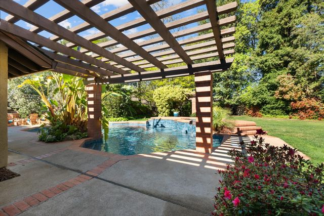 9125 Shady Hollow Way, Fair Oaks, CA 95628