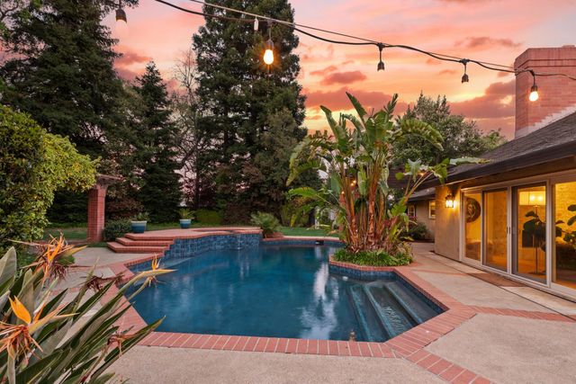 9125 Shady Hollow Way, Fair Oaks, CA 95628