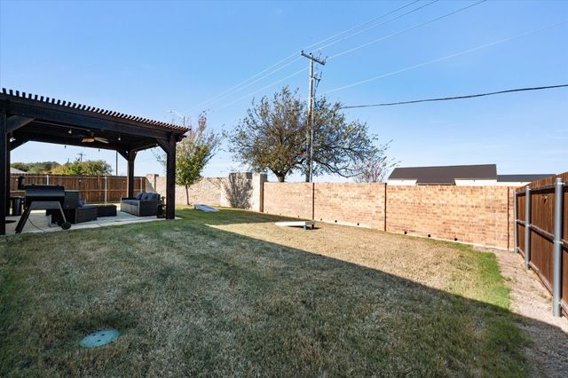 4520 Knoll Gardens Way, Fort Worth, TX 76036