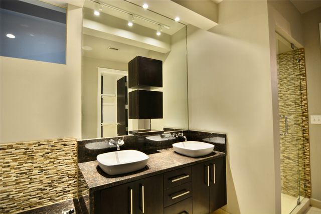 2600 W 7th Street 2820, Fort Worth, TX 76107