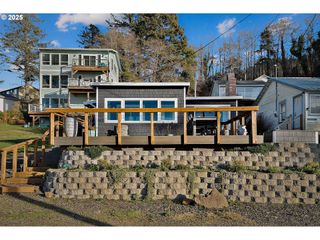 42995 PACIFIC Dr, Cloverdale, OR 97112